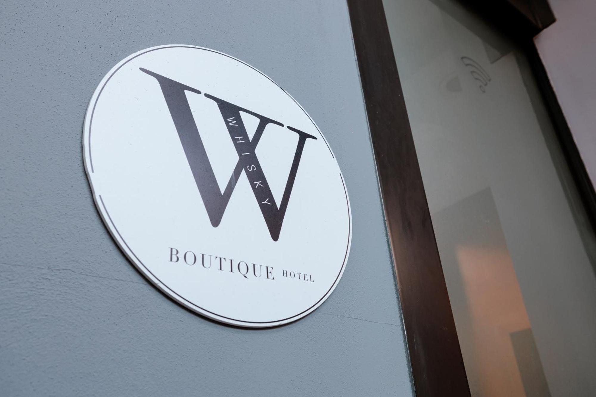Boutique Hotel Whisky Тирана Экстерьер фото
