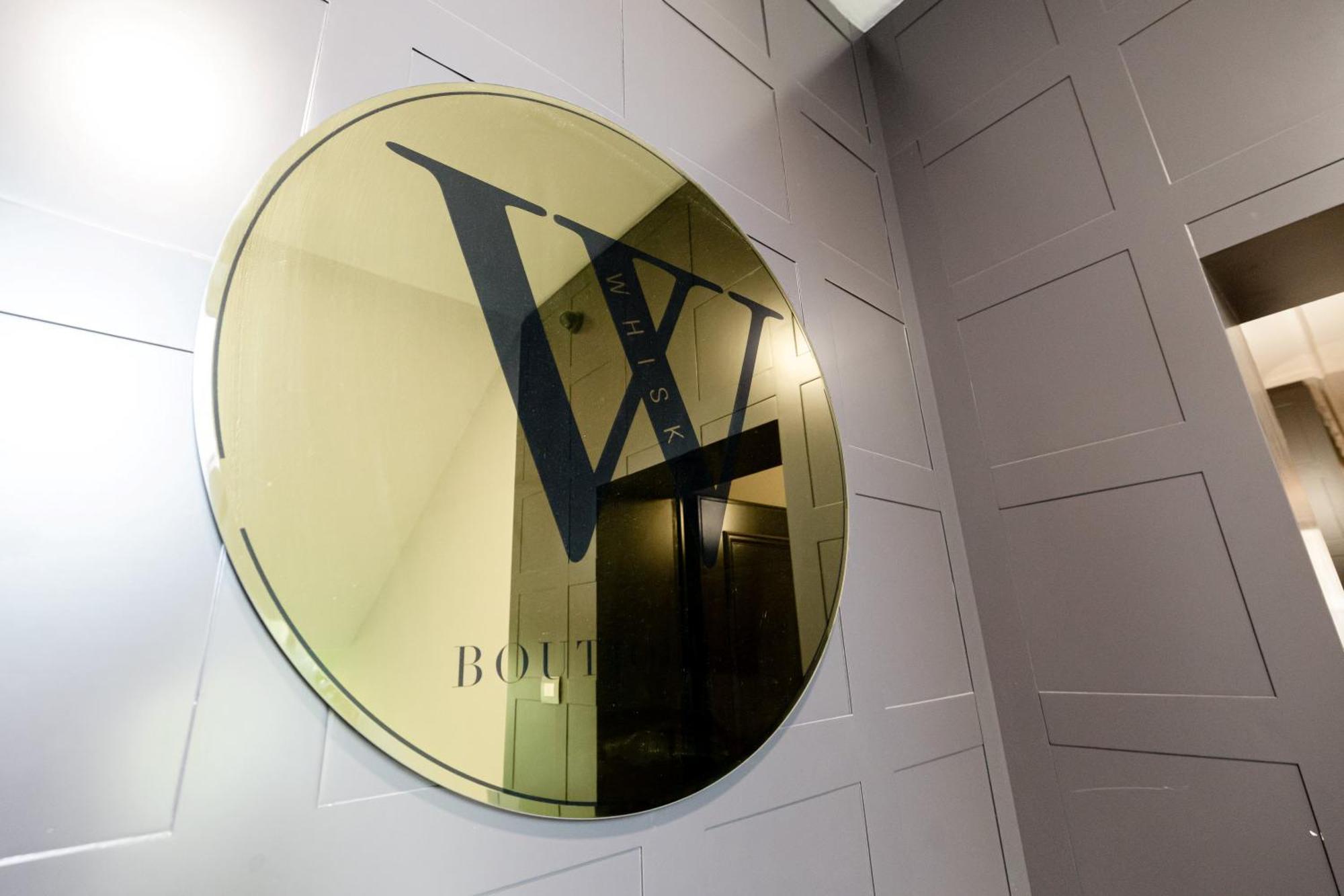 Boutique Hotel Whisky Тирана Экстерьер фото