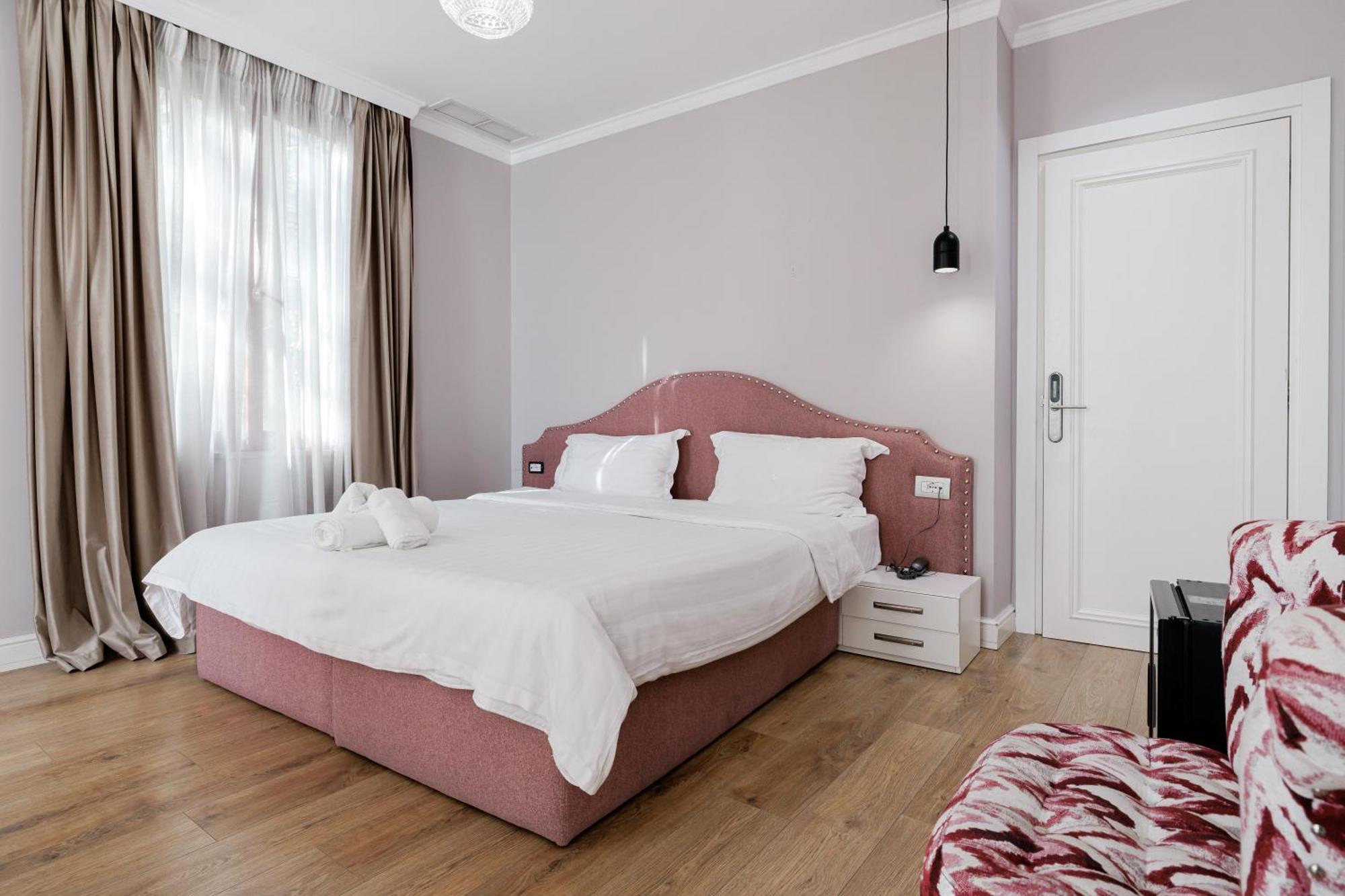 Boutique Hotel Whisky Тирана Экстерьер фото