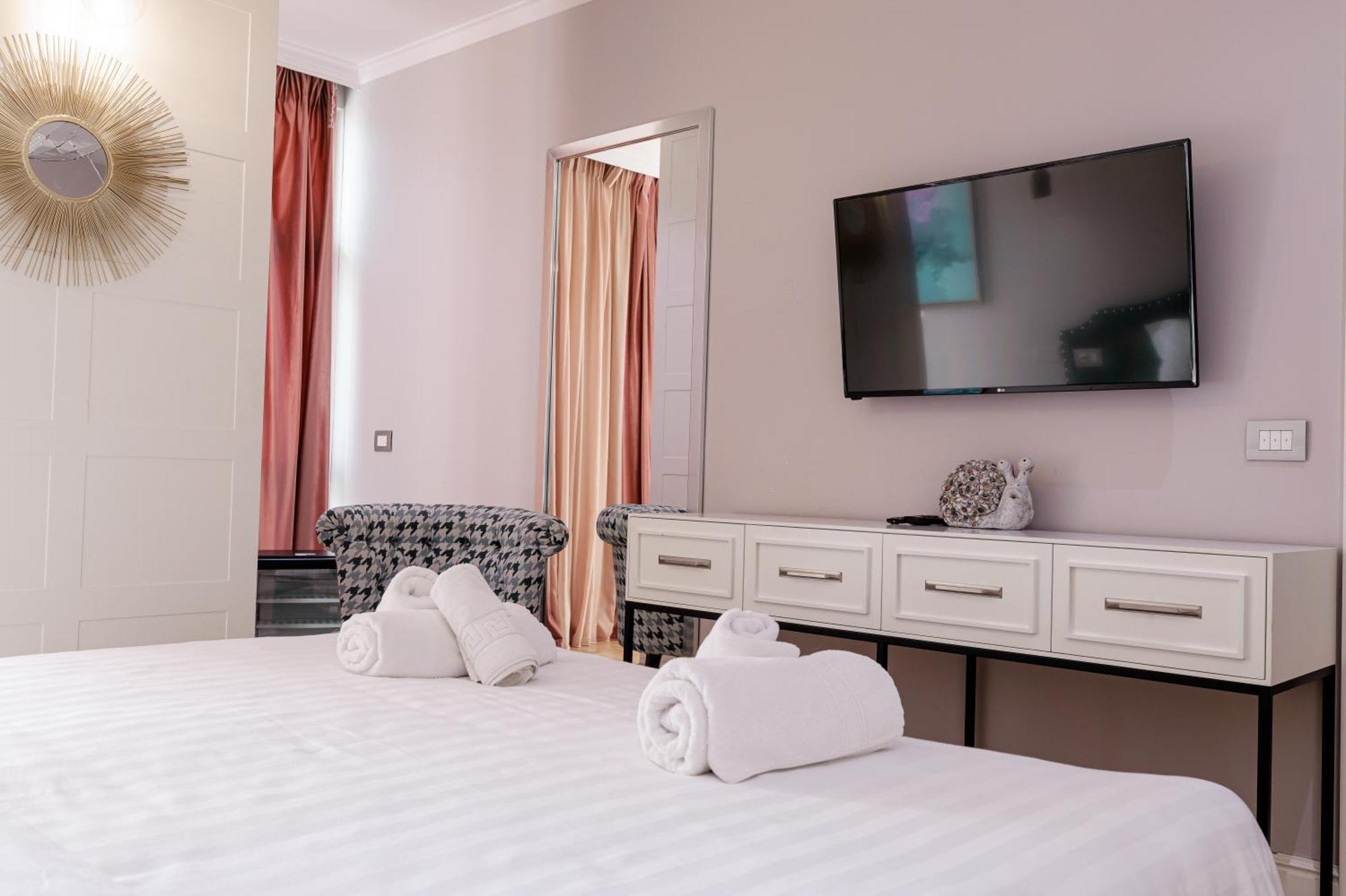 Boutique Hotel Whisky Тирана Экстерьер фото